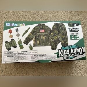 Kids Army Halloween costume and play set